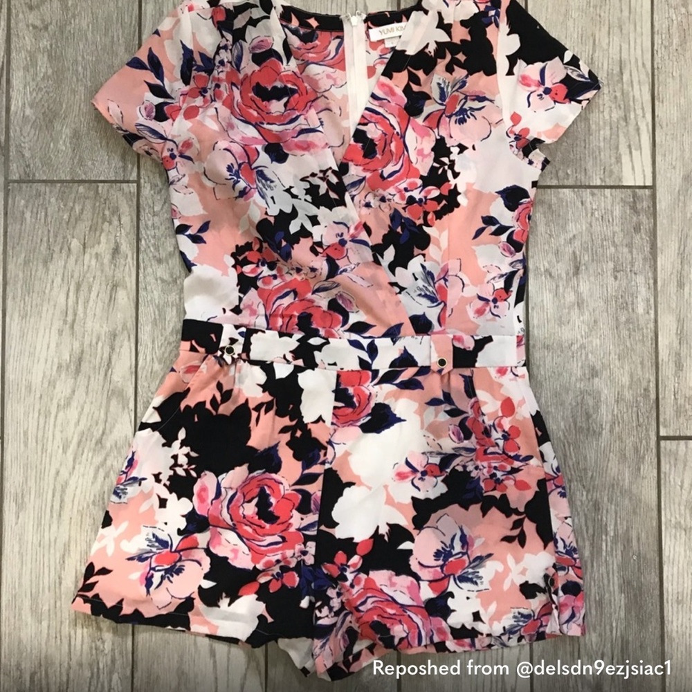 🔵Yumi Kim floral romper Size L